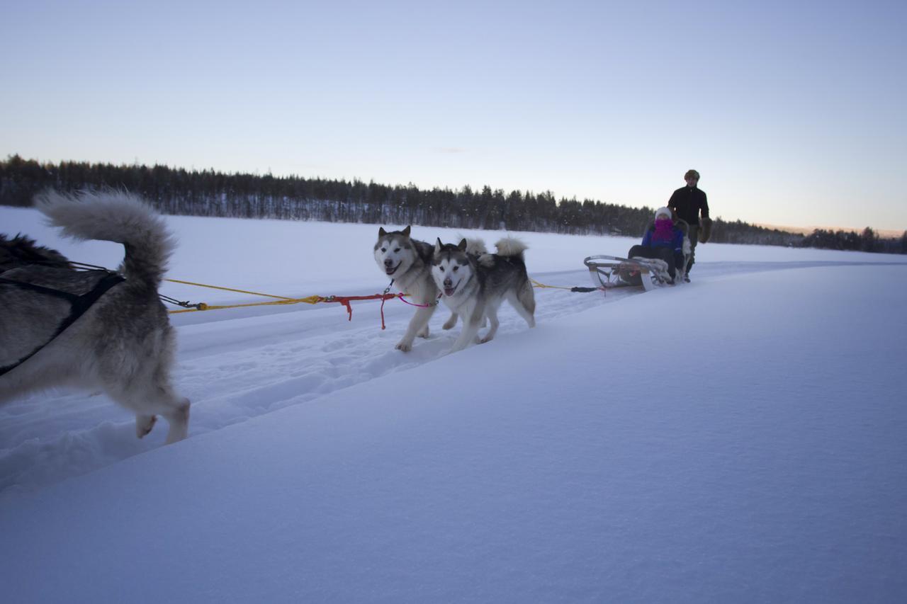 Hotelli Suomutunturi Buitenkant foto